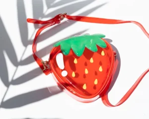 Strawberry-shaped handbag with red strap