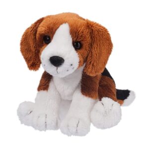Plush toy beagle dog with brown ears.