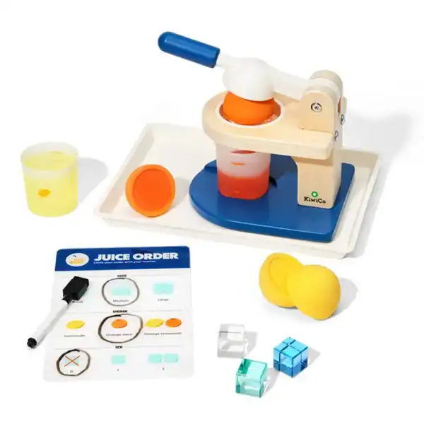 Toy juice maker set with accessories.